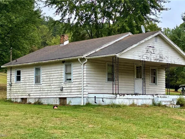 4095 Schumacher Hollow Rd SE, New Philadelphia, OH 44663