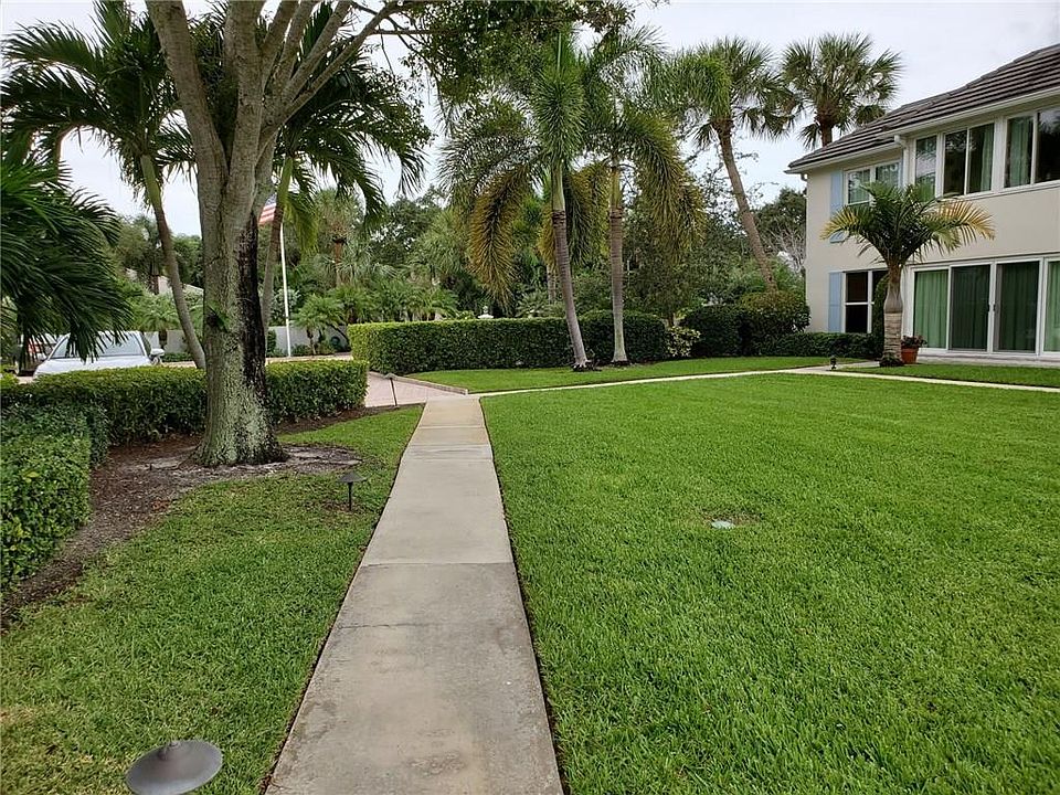 1st image of 550 Riomar Dr