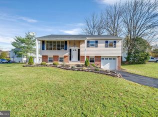 733 Lake Dr, Douglassville, PA 19518