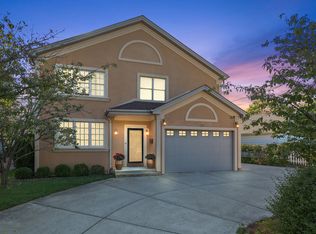 1050 Ridge Rd, Highland Park, IL 60035