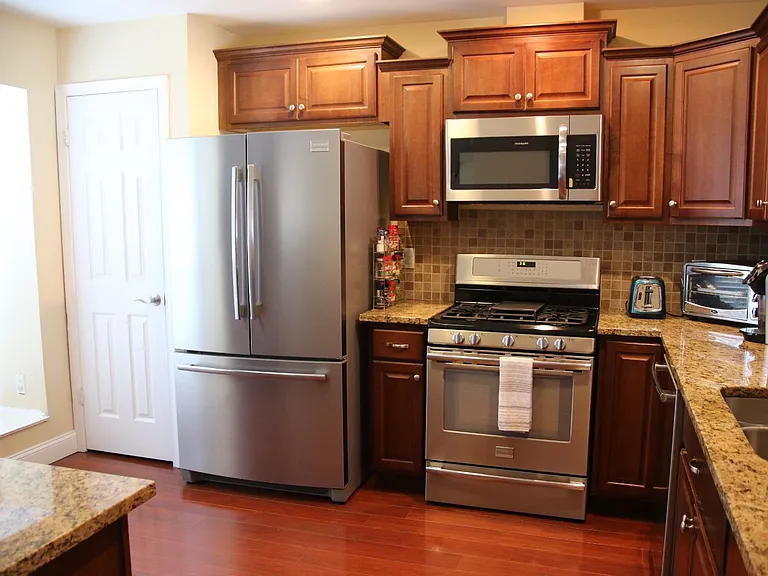 6844 Signature Cir — Photo 2