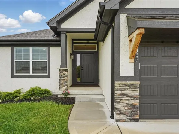 9325 N Poplar Ave, Kansas City, MO 64156