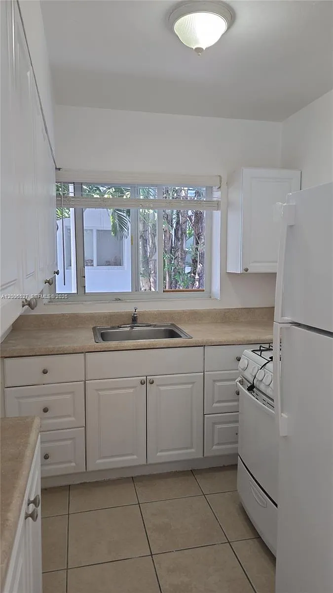 Building Photo - 9473 Abbott Ave #1