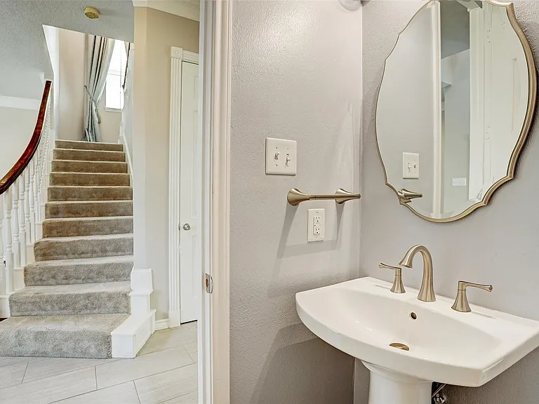 4425 Mildred St — Photo 9