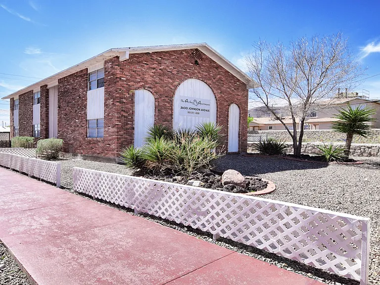 The Arches Apartments — Photo 7