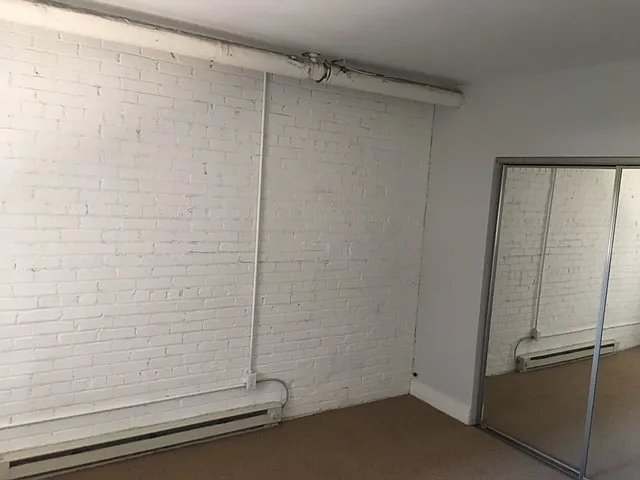 218 John St NE #1R — Photo 4