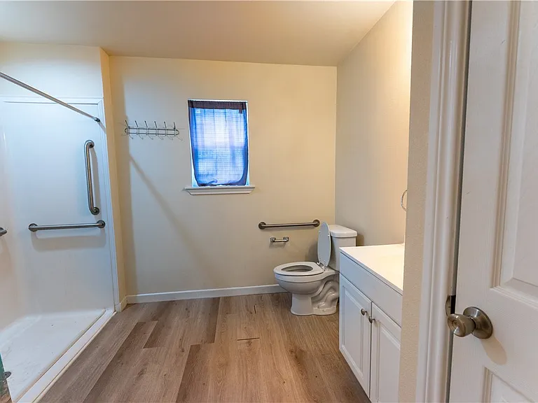 104 Commerce St — Photo 7