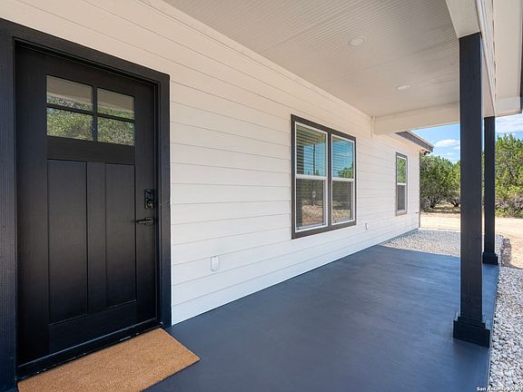 4th image of 1085 Lakeside Drive