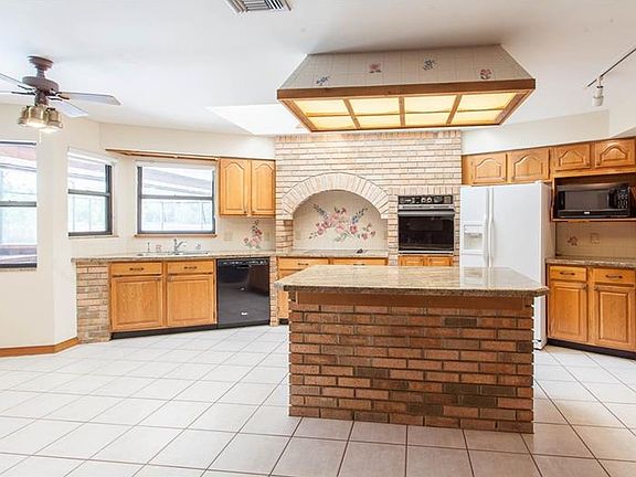 5th image of 3905 Lake Mira Dr