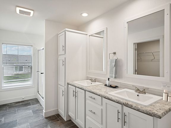 5th image of 13615 W 176th Ter
