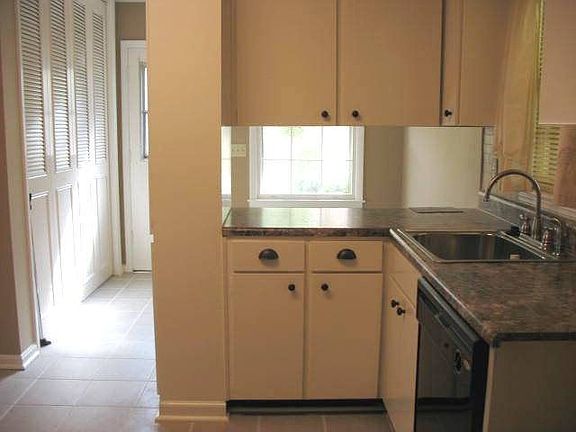 5th image of 6 Woodmont Ct