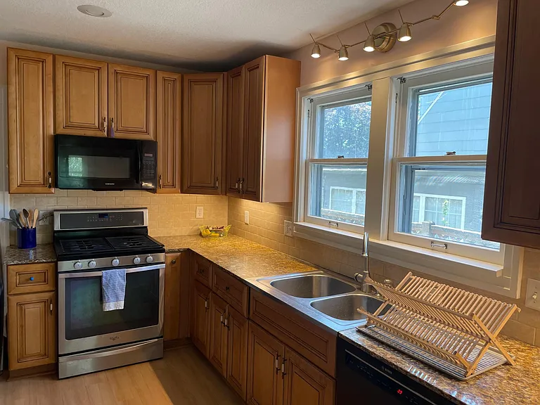 Gas stove, new Bosch dishwasher, large 36" refrigerator