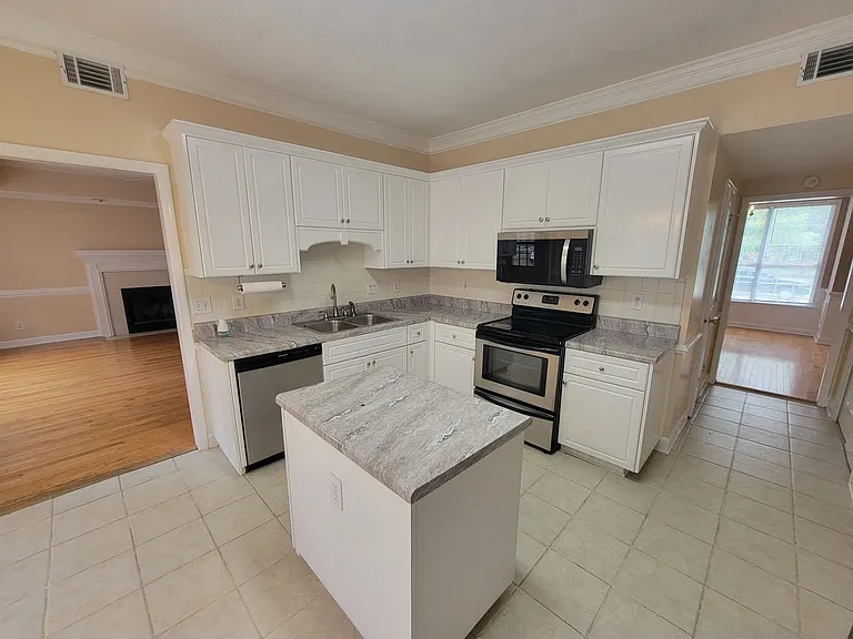 1063 Waltons Pass — Photo 11