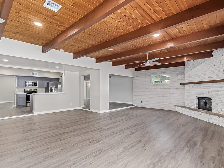 2136 W Village Dr — Photo 14