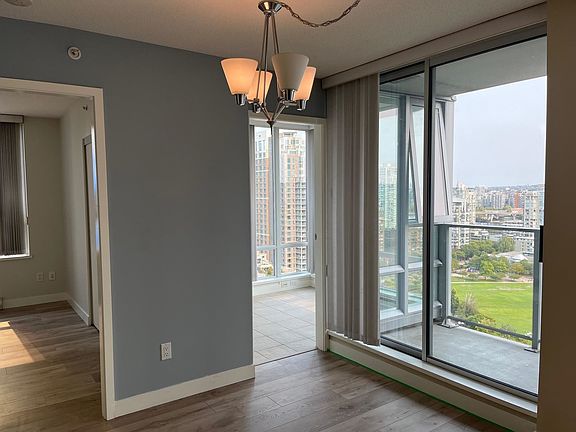 5th image of 1438 Richards St #2308