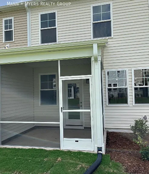 5823 Woodlawn Dr — Photo 16