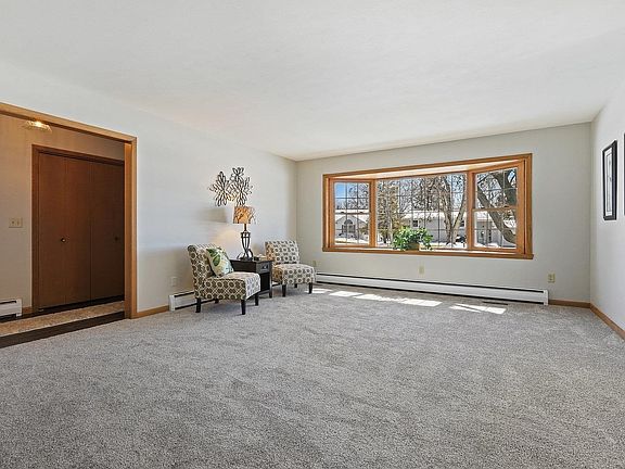 4th image of 190 Villa Dr