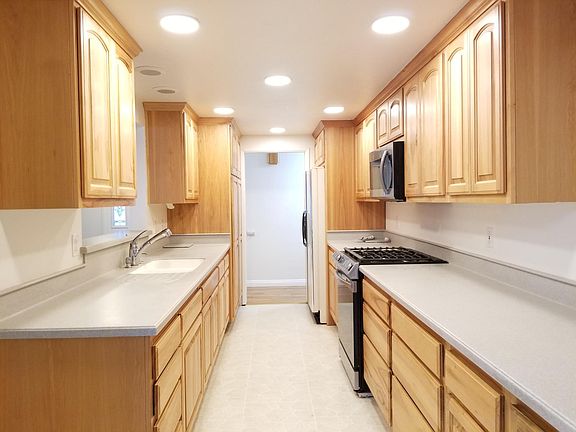 4th image of 636 Plumer St