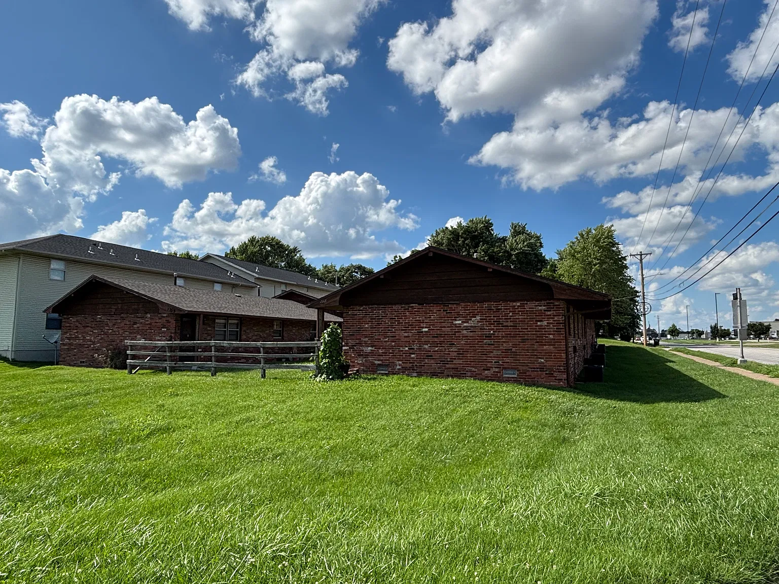 2167 E Cherry St — Photo 1
