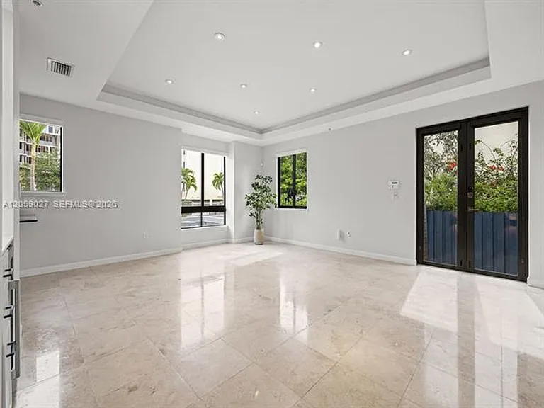 5864 SW 74th Ter — Photo 8