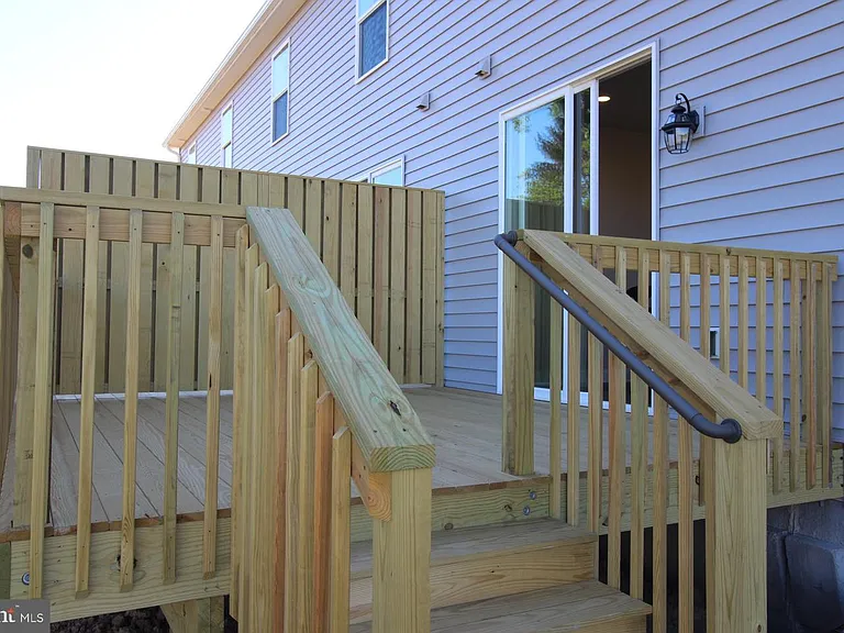 554 Joseph Ct — Photo 7