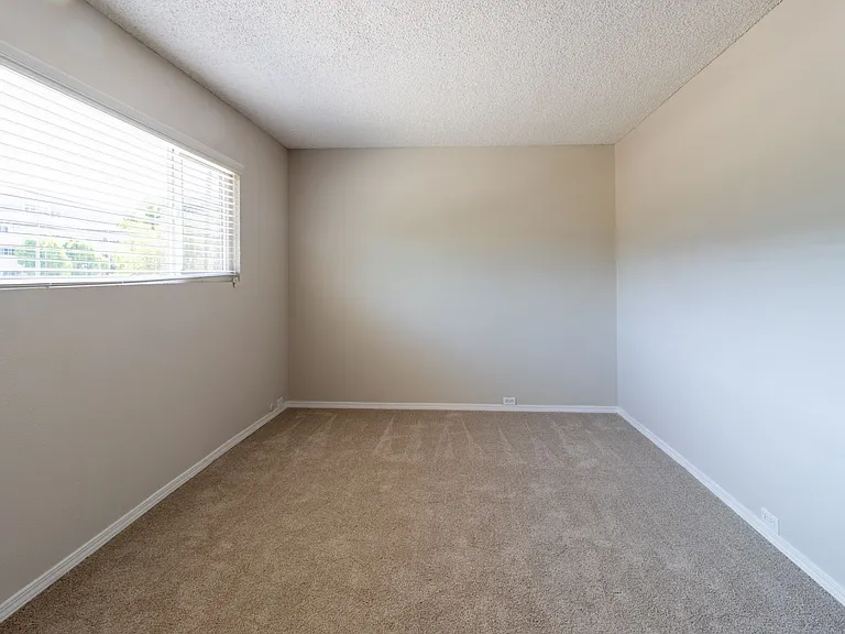 Near Everything, All Amenities! 1616 Q Street, Camellia Court Apartments — Photo 8