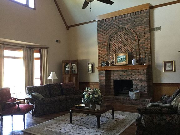 3rd image of 1269 W Lake Pointe Dr