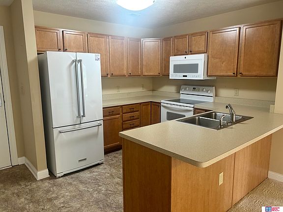3rd image of 5831 Enterprise Dr APT 205