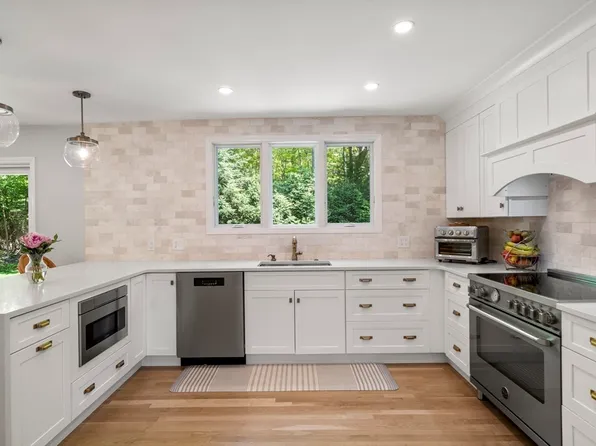 1274 Randolph Ave, Milton, MA 02186