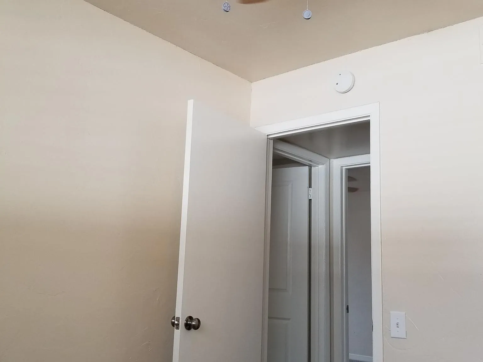 3 bed, 2.5 bath, 1200 sqft, $1,899 — Photo 3