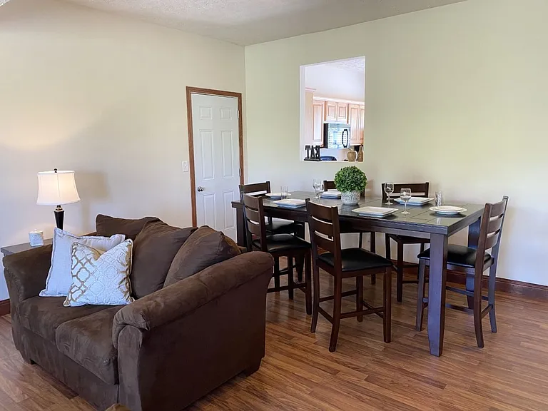 Eagle View Luxury Apartments — Photo 203