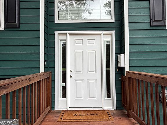 4th image of 20 Red Mill Ct
