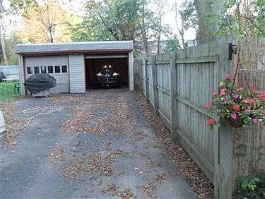 4050 Eastway Rd photo 1