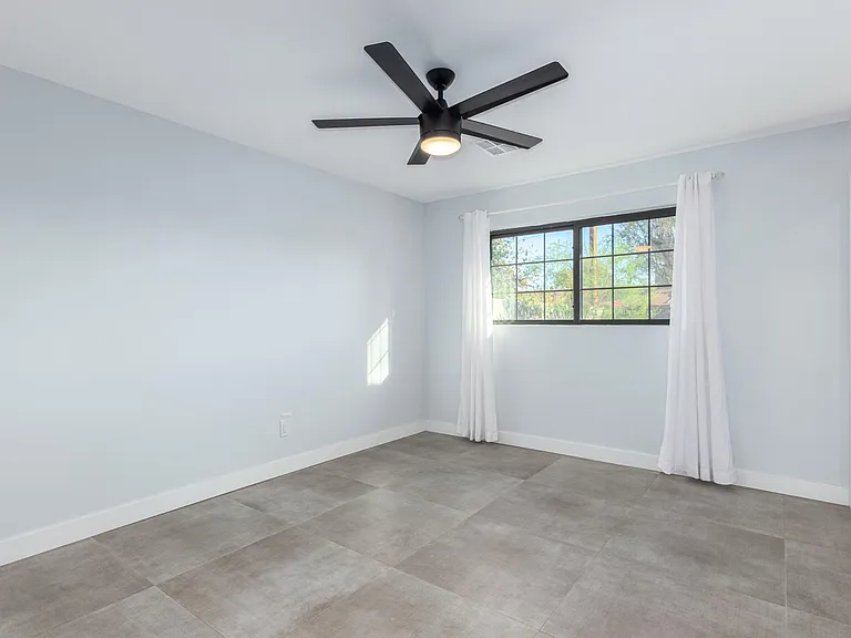 7431 E Coronado Rd — Photo 11