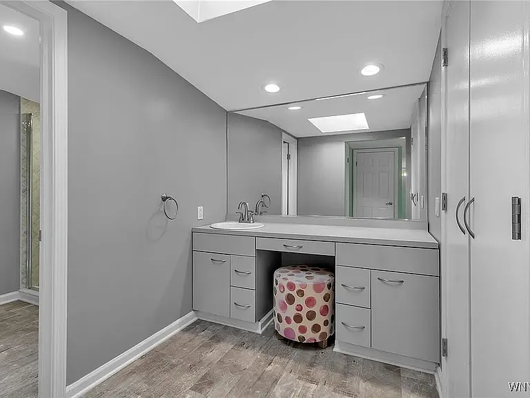 157 Royal Pkwy W — Photo 11