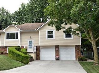 12504 S Sycamore St, Olathe, KS 66062