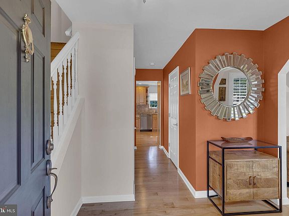 5th image of 202 Woodspring Cir