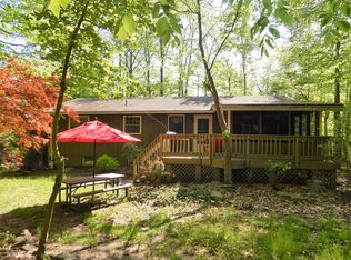1122 Redwood Ter, Pocono Pines, PA