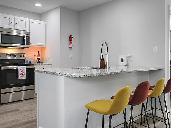 5th image of 701 Mikel St #100