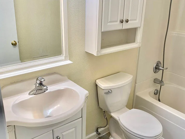 633 NW Portland Ave #1 — Photo 12