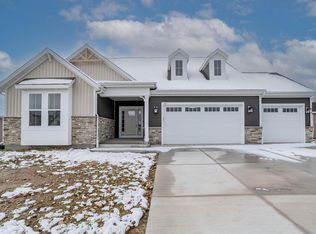 611 Spur Rd, Slinger, WI 53086