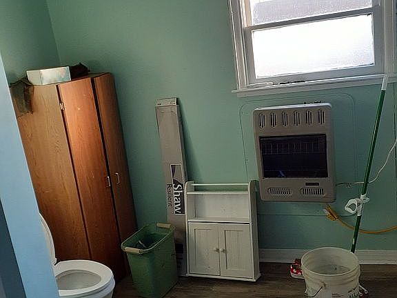 3rd image of 28 Dewey St