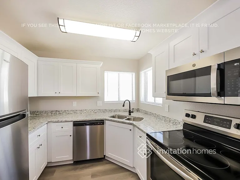 10212 N 88th Dr — Photo 7