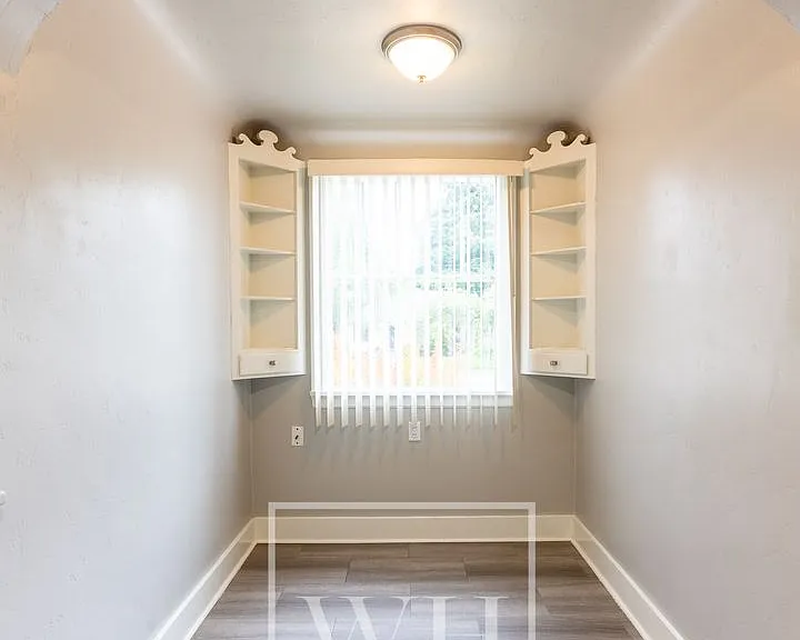 334 E Chestnut St — Photo 21