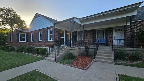 2320 Tremont Ave #102 Photo 1