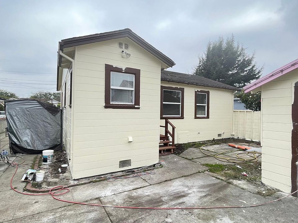1st image of 2367 Humphrey Ave