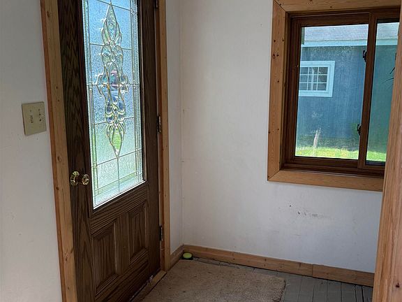 5th image of 3939 Maple St