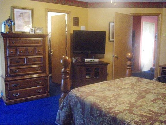 4th image of 111 Orchard Ct