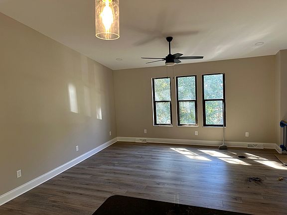 5th image of 2424 Southview Dr