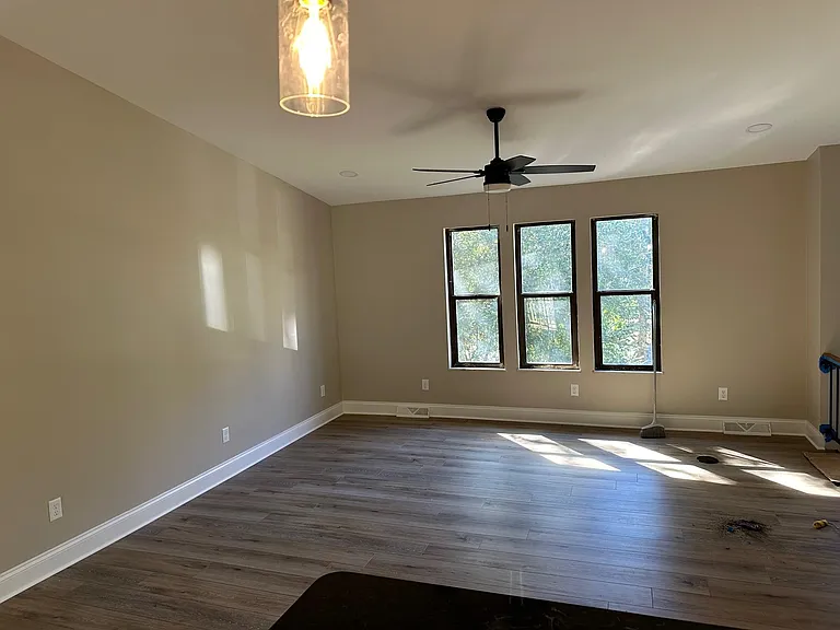 2424 Southview Dr — Photo 5